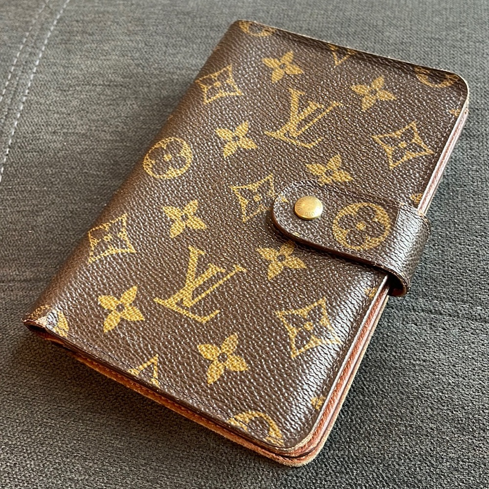 Louis Vuitton monogram passport Monaie 76